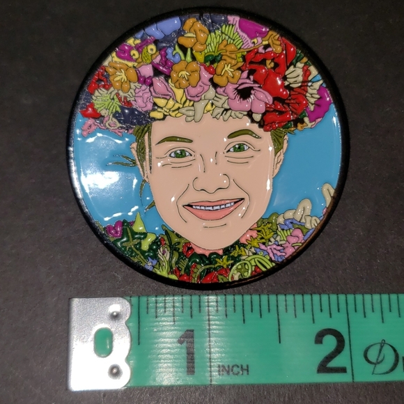 Midsommar May Queen Crown Dani Enamel Pin - Picture 7 of 7